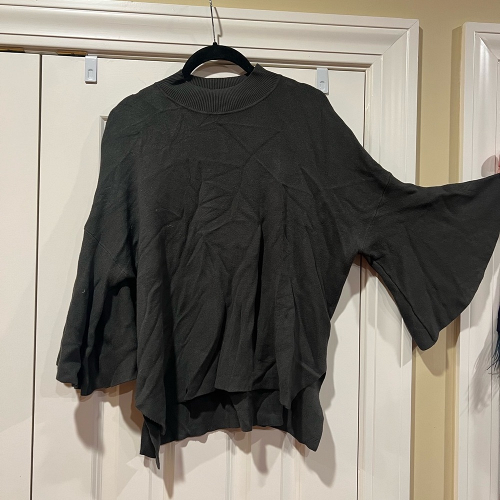 Dark green sweater w bell sleeve detail
